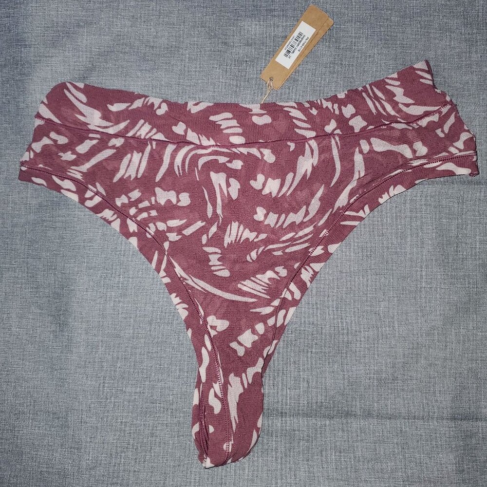 NWT SKIMS 2X Summer Mesh Thong RASPBERRY SWIRL